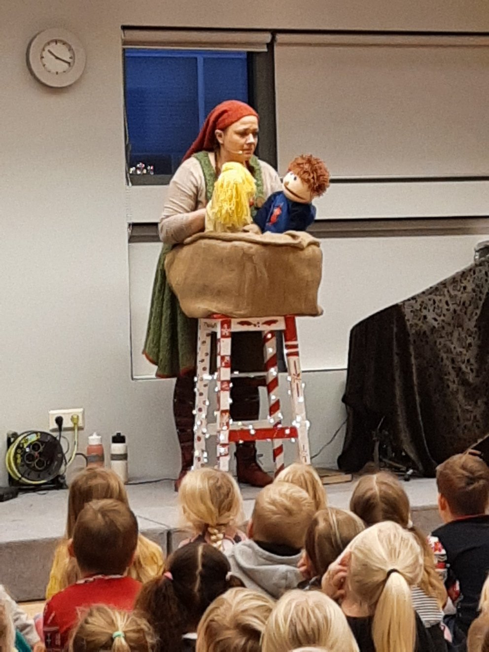 Leiksýning í boði foreldrafélagsins